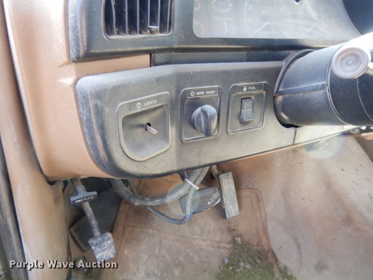 image for item DF6012 1990 Ford F450 Super Duty bucket truck