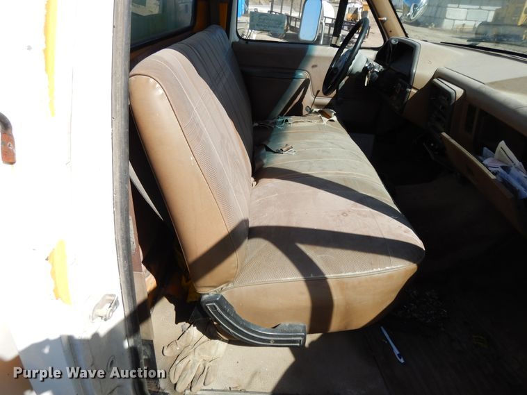 image for item DF6012 1990 Ford F450 Super Duty bucket truck