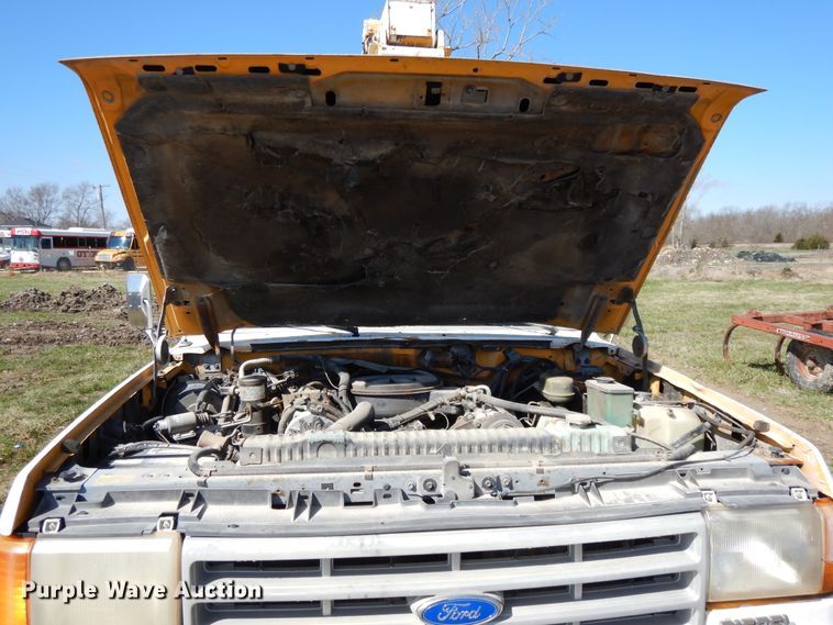 image for item DF6012 1990 Ford F450 Super Duty bucket truck