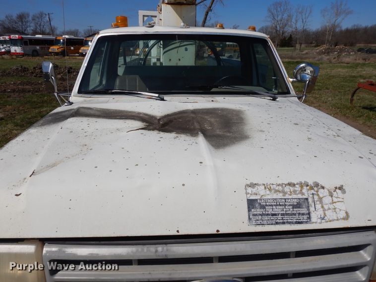 image for item DF6012 1990 Ford F450 Super Duty bucket truck