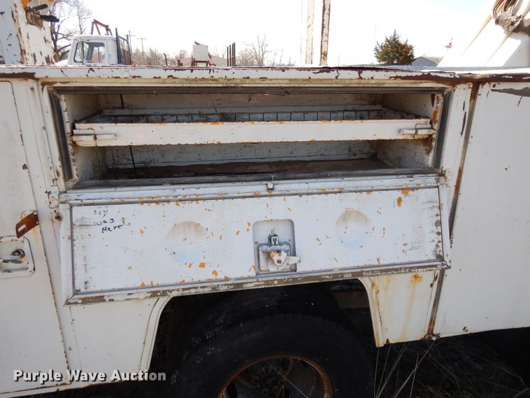 image for item DF6012 1990 Ford F450 Super Duty bucket truck