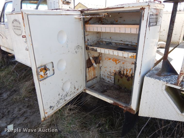 image for item DF6012 1990 Ford F450 Super Duty bucket truck