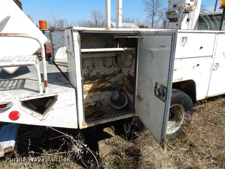 image for item DF6012 1990 Ford F450 Super Duty bucket truck