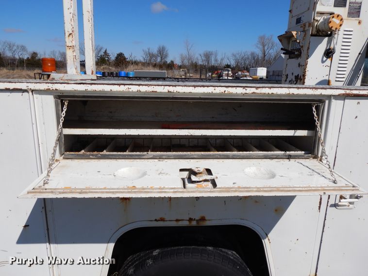 image for item DF6012 1990 Ford F450 Super Duty bucket truck