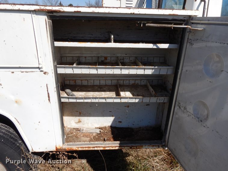 image for item DF6012 1990 Ford F450 Super Duty bucket truck