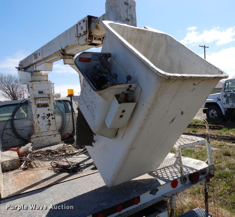 image for item DF6012 1990 Ford F450 Super Duty bucket truck