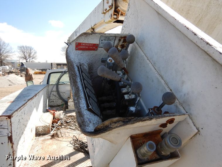 image for item DF6012 1990 Ford F450 Super Duty bucket truck