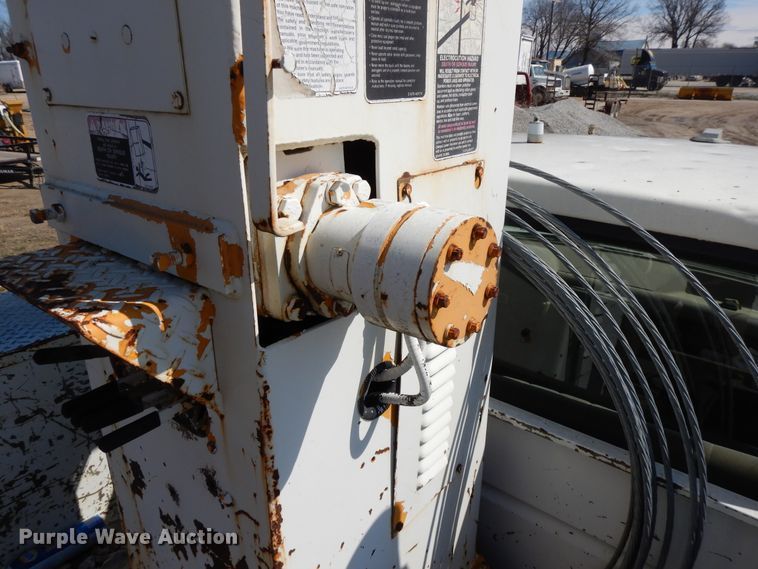 image for item DF6012 1990 Ford F450 Super Duty bucket truck