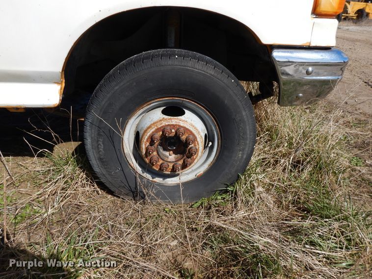 image for item DF6012 1990 Ford F450 Super Duty bucket truck