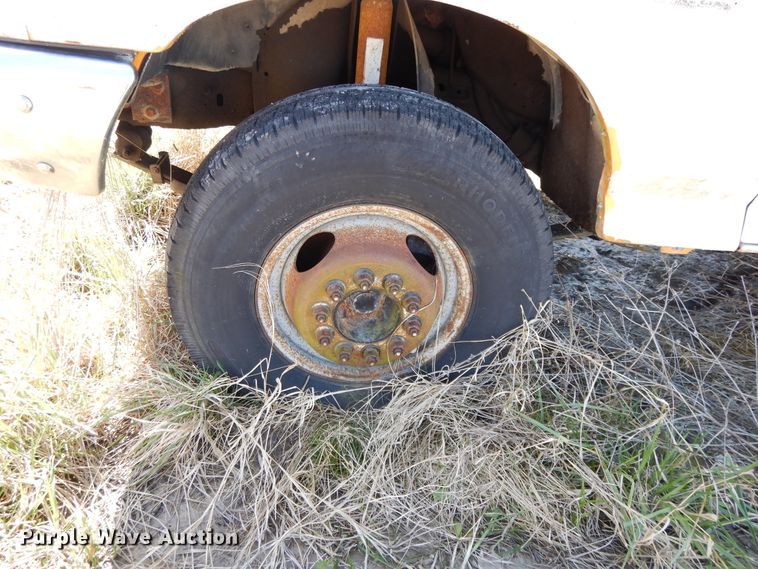 image for item DF6012 1990 Ford F450 Super Duty bucket truck