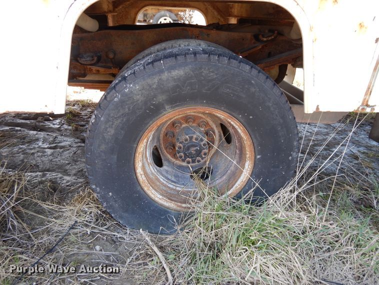 image for item DF6012 1990 Ford F450 Super Duty bucket truck