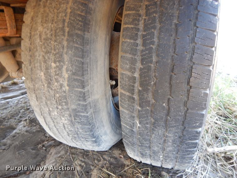 image for item DF6012 1990 Ford F450 Super Duty bucket truck