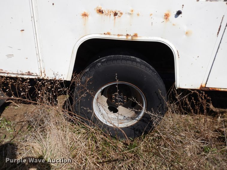 image for item DF6012 1990 Ford F450 Super Duty bucket truck