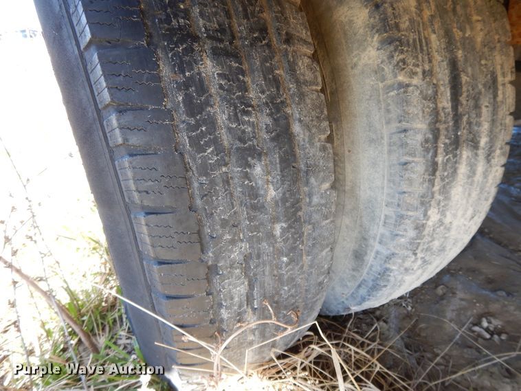 image for item DF6012 1990 Ford F450 Super Duty bucket truck