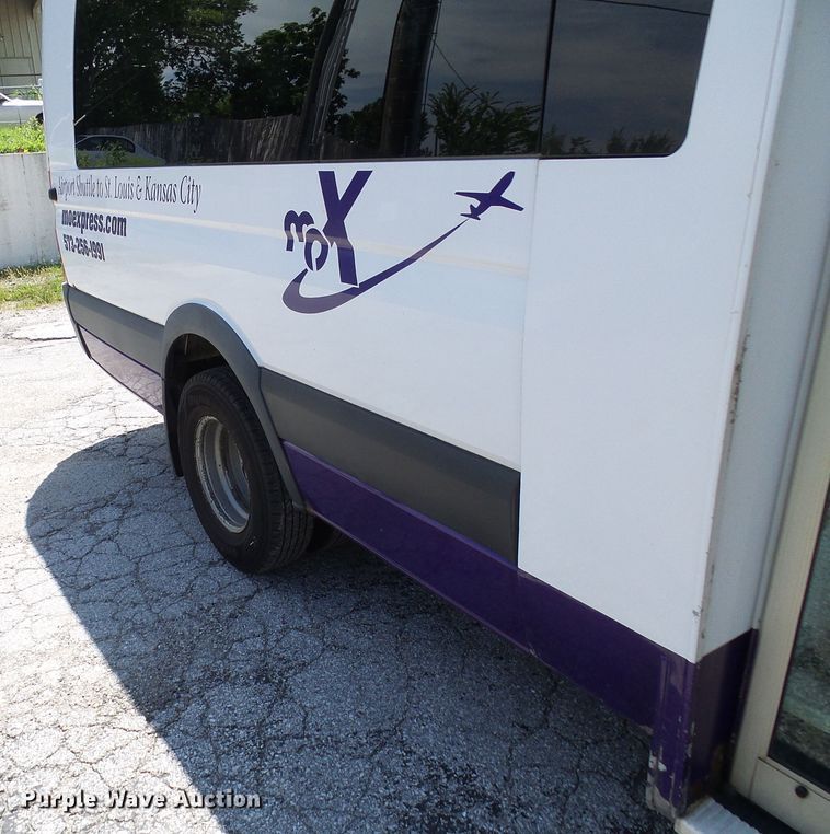 image for item DG1957 2007 Dodge Sprinter 3500  shuttle bus