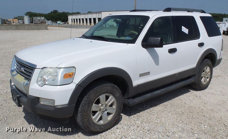 image for item DG1970 2006 Ford Explorer  SUV