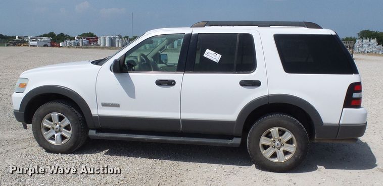 image for item DG1970 2006 Ford Explorer  SUV