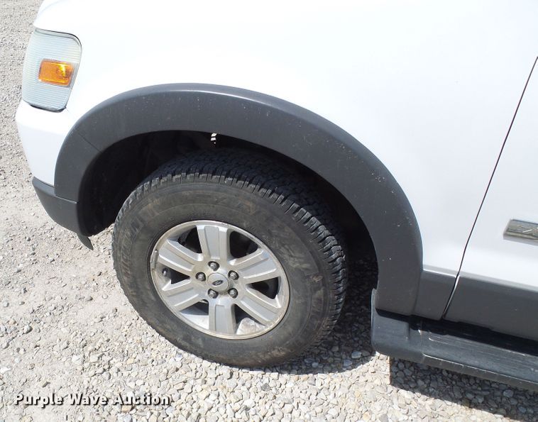 image for item DG1970 2006 Ford Explorer  SUV
