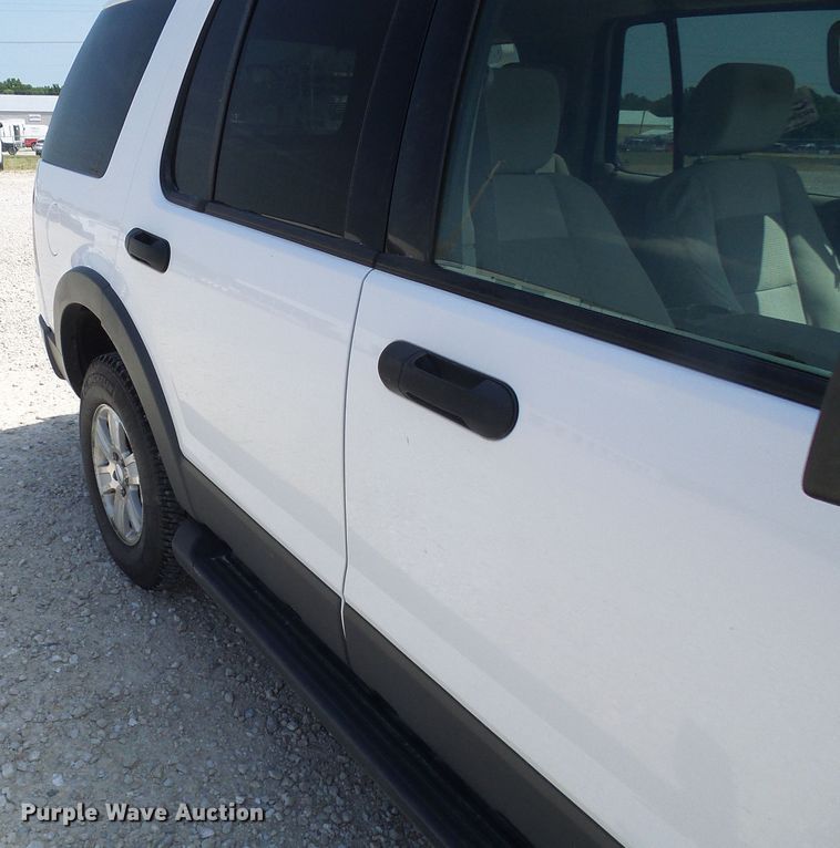 image for item DG1970 2006 Ford Explorer  SUV