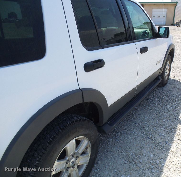 image for item DG1970 2006 Ford Explorer  SUV