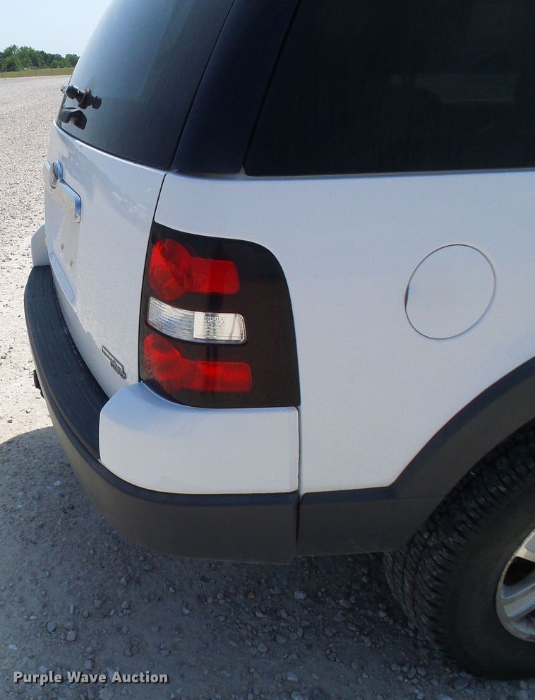 image for item DG1970 2006 Ford Explorer  SUV
