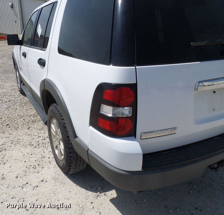 image for item DG1970 2006 Ford Explorer  SUV