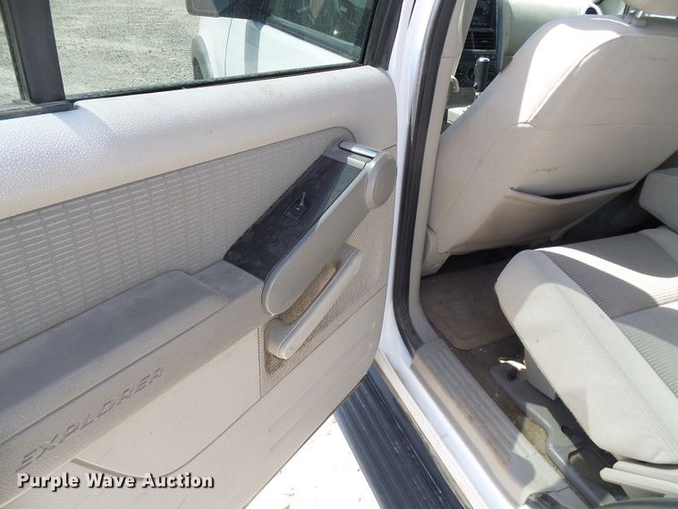 image for item DG1970 2006 Ford Explorer  SUV