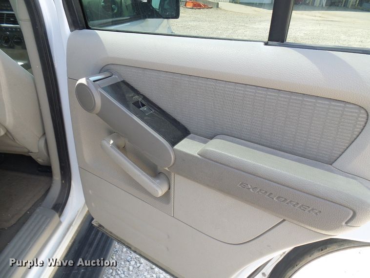 image for item DG1970 2006 Ford Explorer  SUV