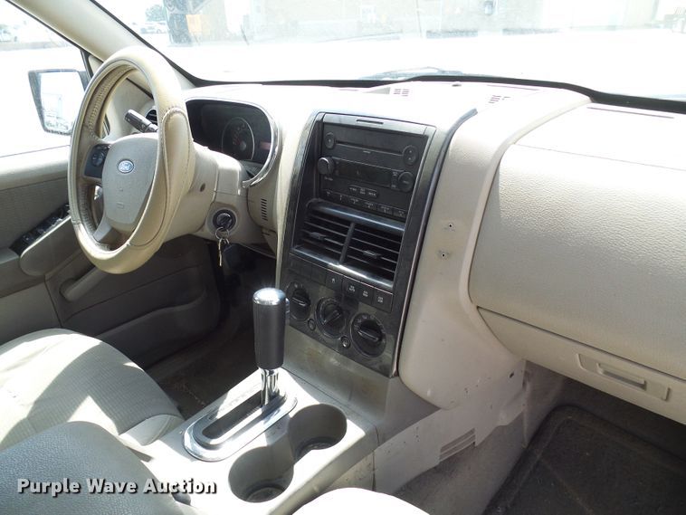 image for item DG1970 2006 Ford Explorer  SUV