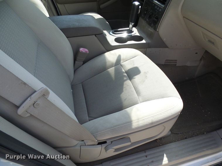 image for item DG1970 2006 Ford Explorer  SUV