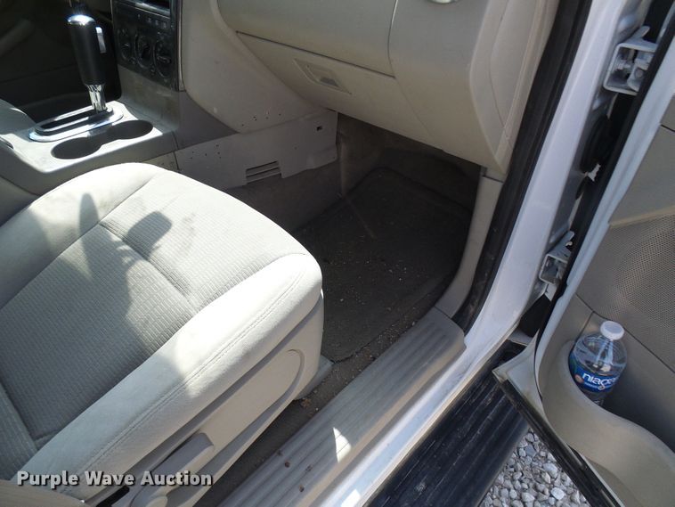 image for item DG1970 2006 Ford Explorer  SUV