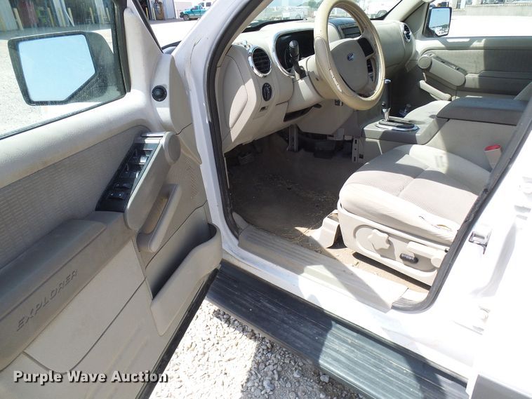 image for item DG1970 2006 Ford Explorer  SUV