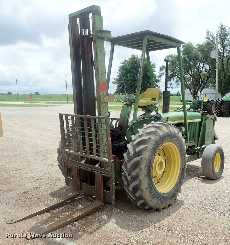 image for item DG2402 John Deere 2020  forklift