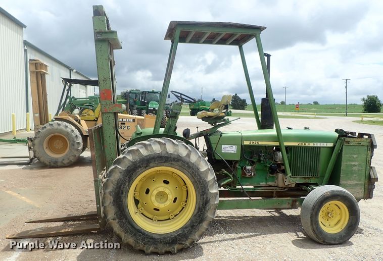image for item DG2402 John Deere 2020  forklift