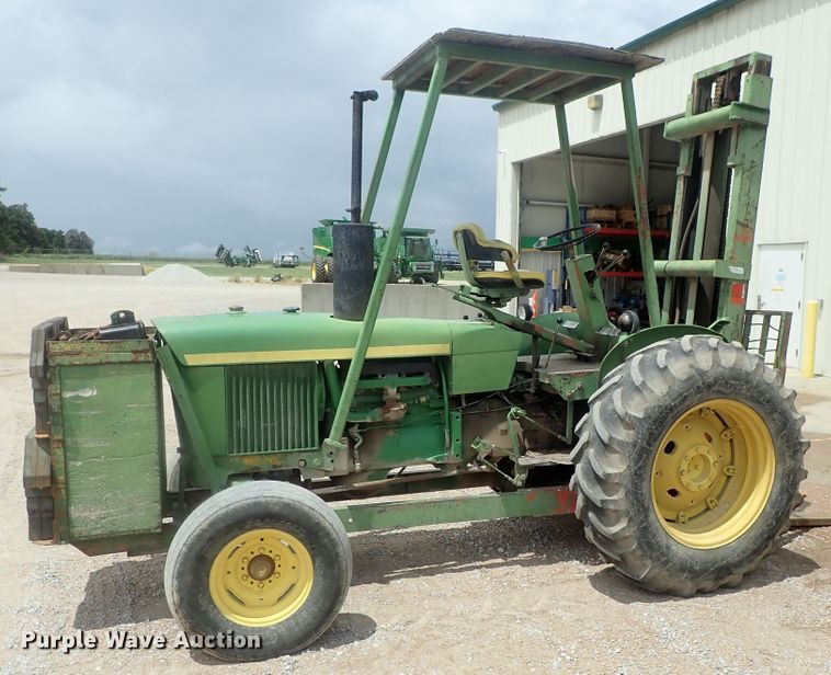 image for item DG2402 John Deere 2020  forklift