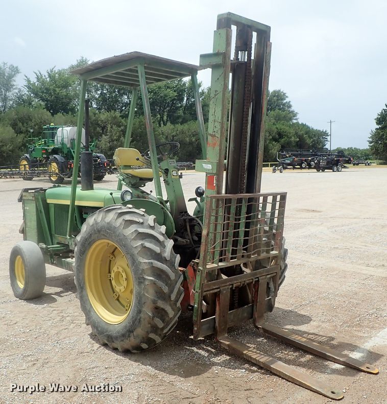 image for item DG2402 John Deere 2020  forklift