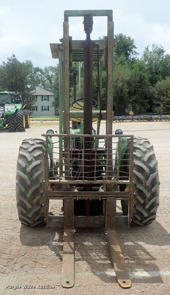 image for item DG2402 John Deere 2020  forklift