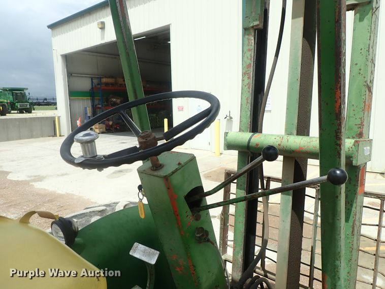 image for item DG2402 John Deere 2020  forklift