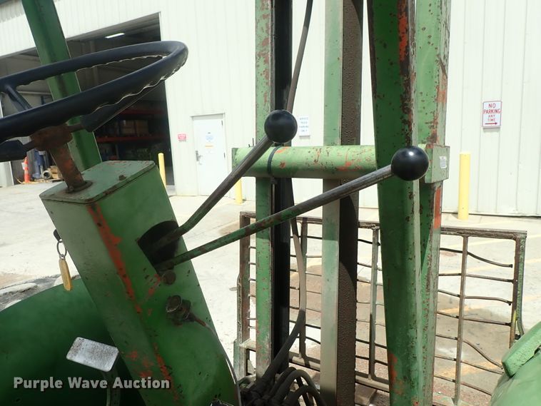 image for item DG2402 John Deere 2020  forklift