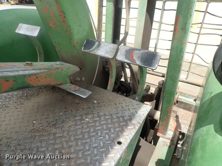 image for item DG2402 John Deere 2020  forklift