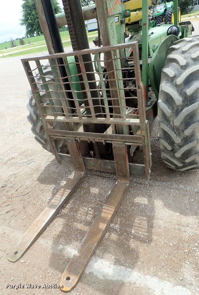 image for item DG2402 John Deere 2020  forklift