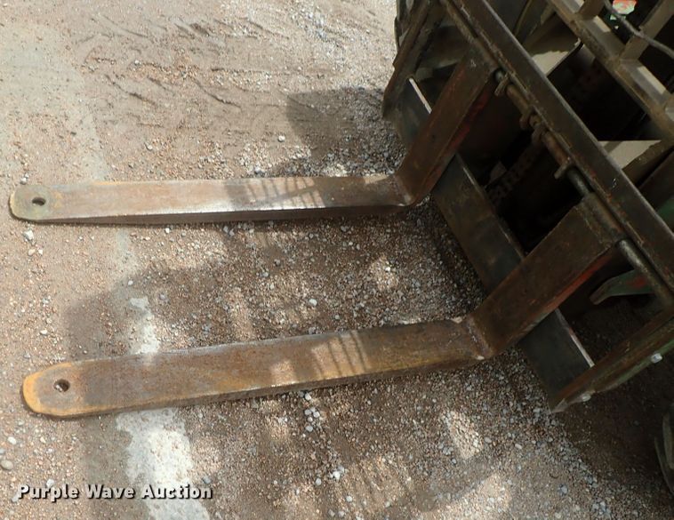 image for item DG2402 John Deere 2020  forklift