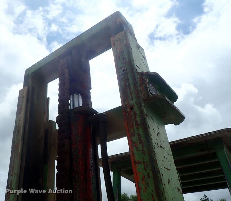 image for item DG2402 John Deere 2020  forklift