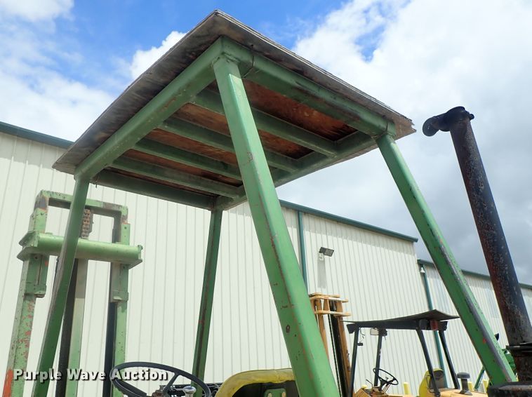 image for item DG2402 John Deere 2020  forklift