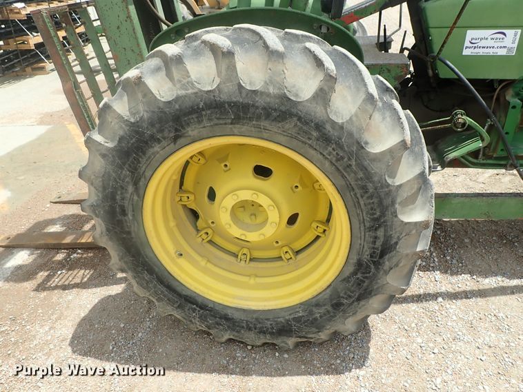 image for item DG2402 John Deere 2020  forklift