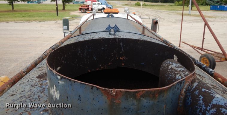 image for item DG6815 1987 GMC Brigadier  water truck