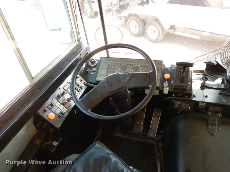 image for item DG6859 1998 International AmTran  school bus