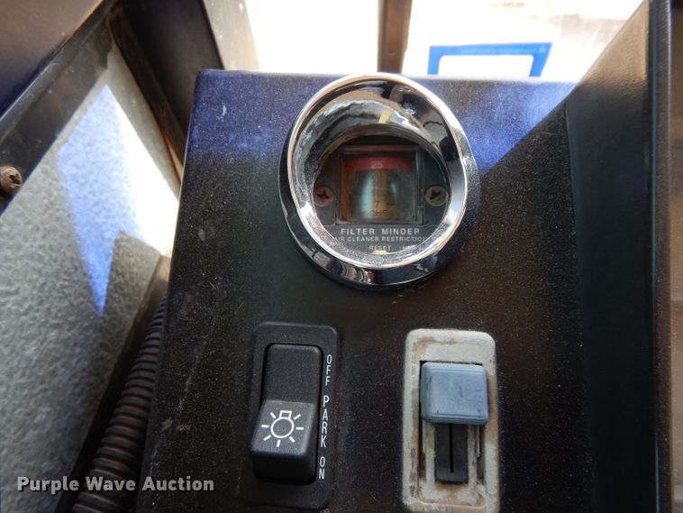 image for item DG6859 1998 International AmTran  school bus