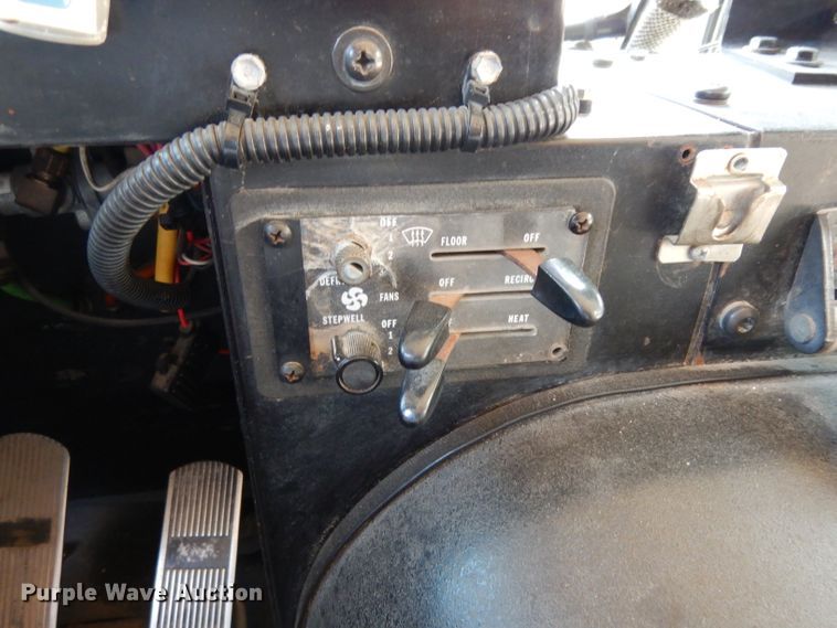 image for item DG6859 1998 International AmTran  school bus