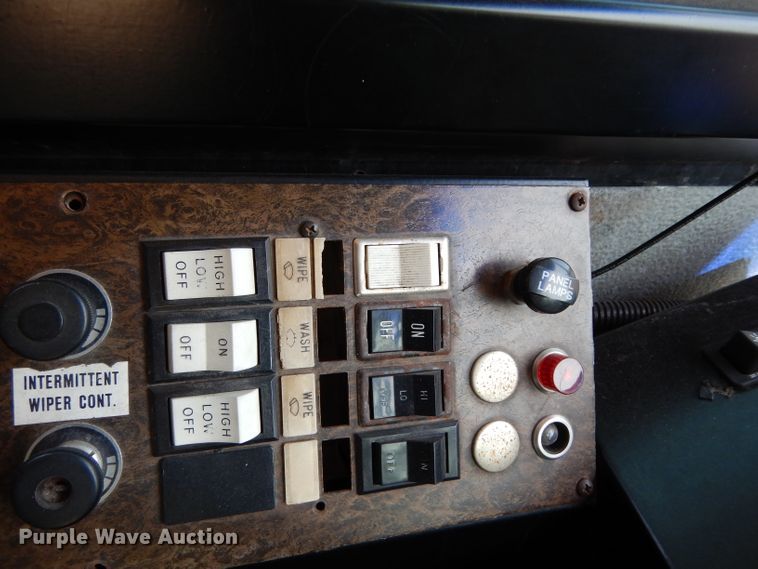 image for item DG6859 1998 International AmTran  school bus